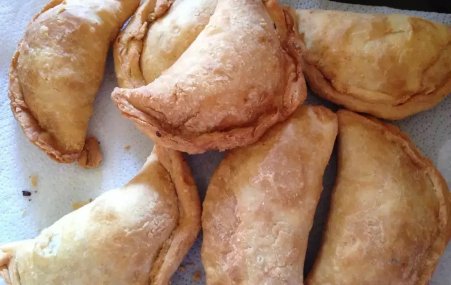 Mulher coloca veneno em pastéis e mata 40 integrantes de facção criminosa